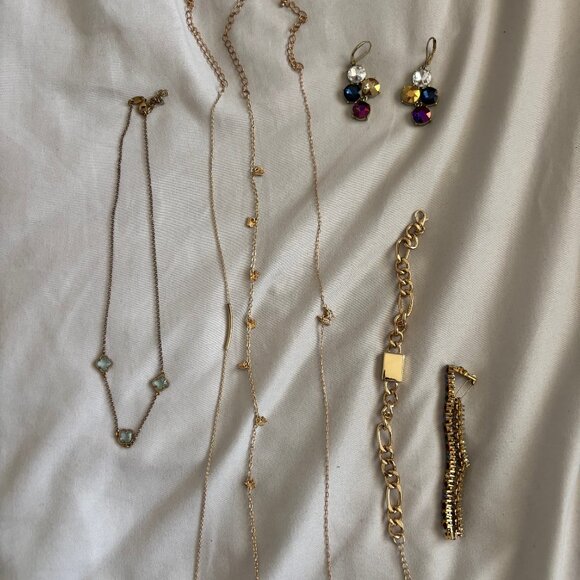assortment of gold jewelry - Picture 1 of 3